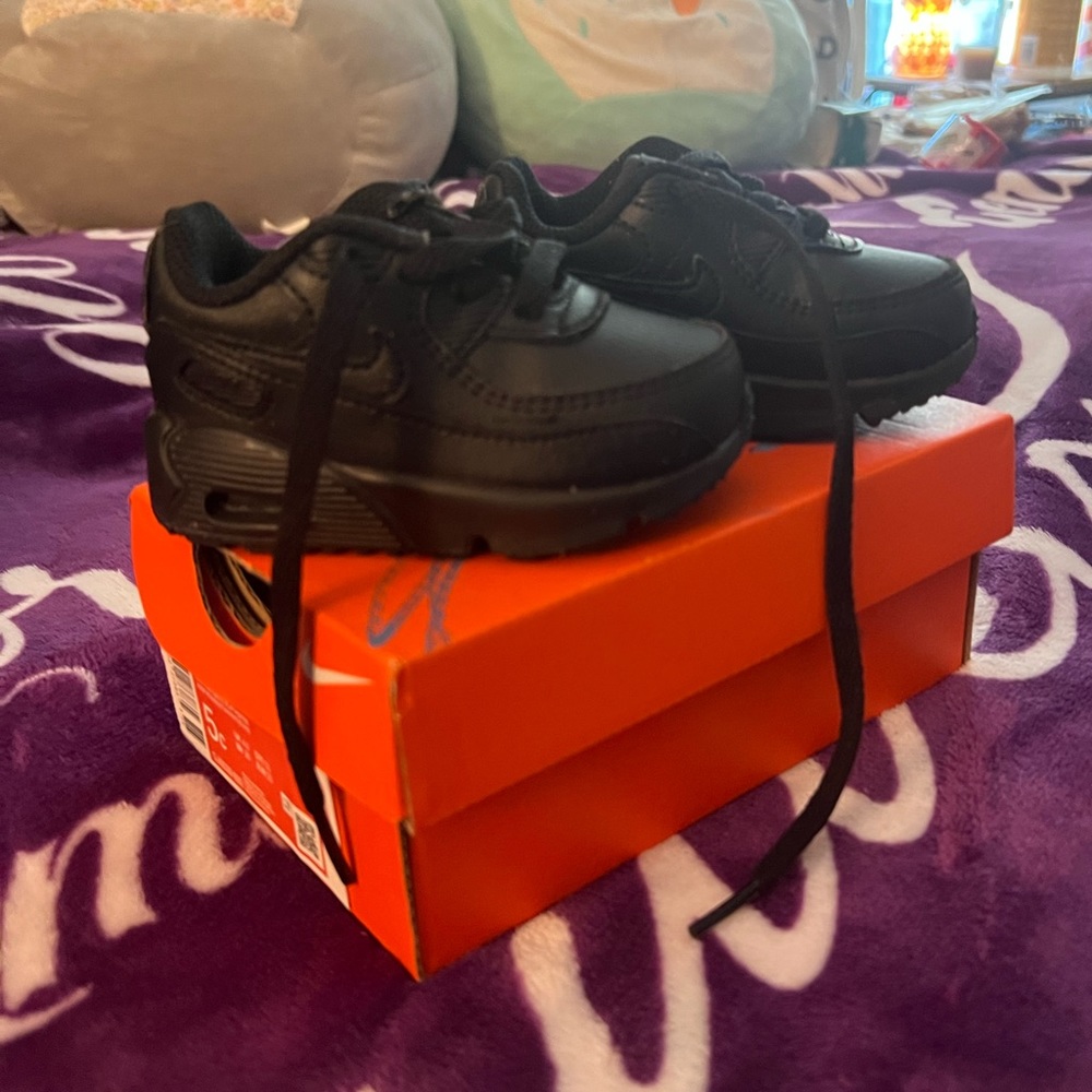 Black Nike Air Max size 4C